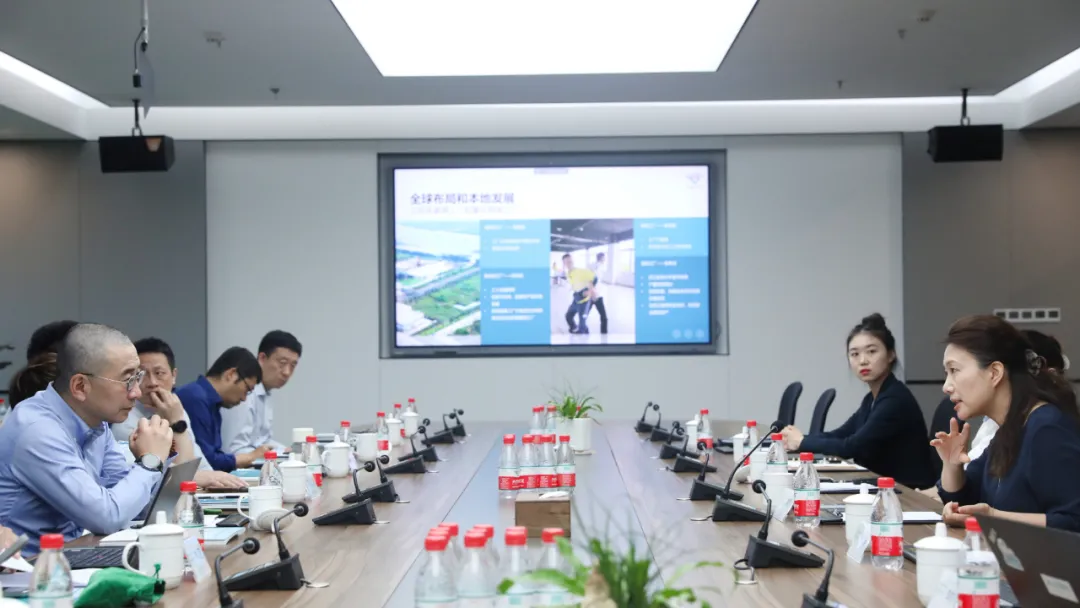 Schneider Electric's Global Executive Vice President Yin Zheng visits Tianqi Lithium with his executive team  第 3 张