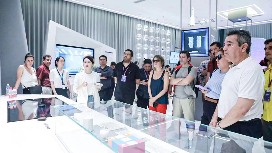 Latin American Journalist Delegation Visited Li Science Museum 第 2 张