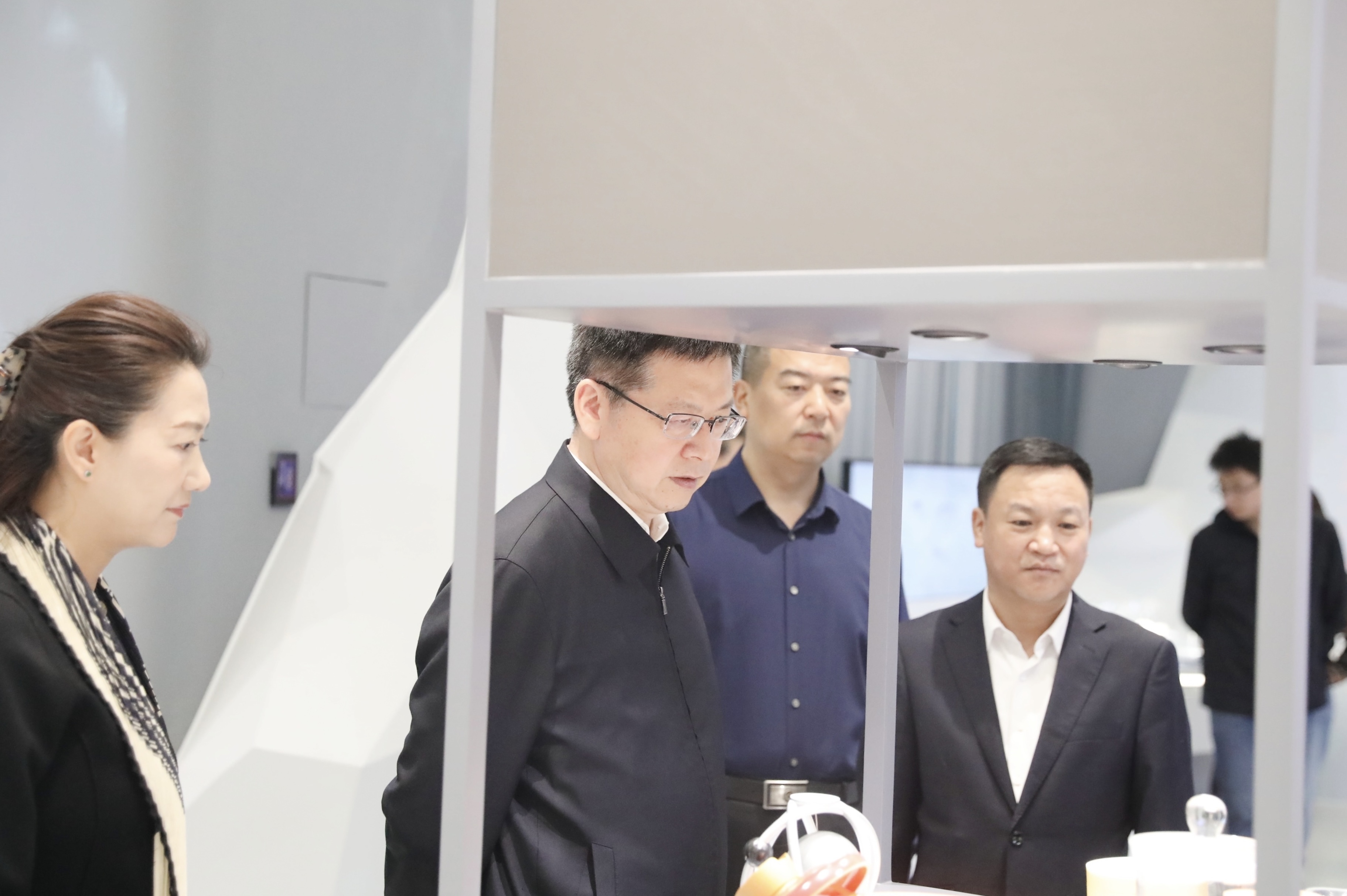 Mr Fang Guanghua, Vice Chairman of All-China Federation of Industry and Commerce Visits Li Science Museum 第 2 张