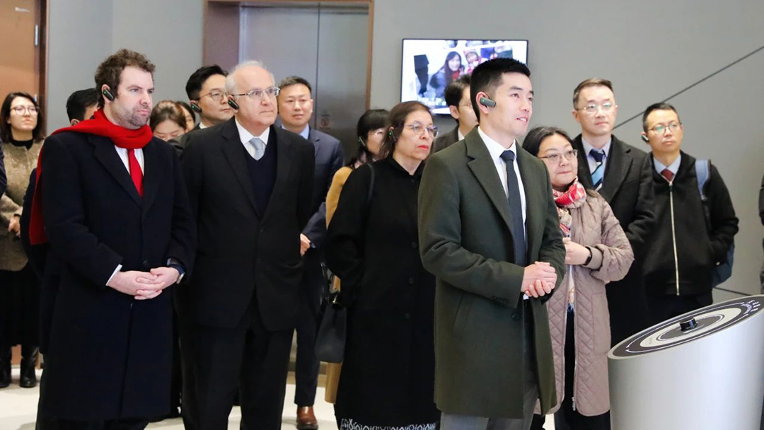 A delegation of consular officials in Chengdu (Chongqing) from multiple countries visits the Tianqi Lithium Li Science Museum  第 3 张