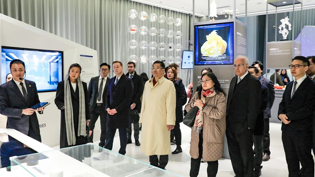 A delegation of consular officials in Chengdu (Chongqing) from multiple countries visits the Tianqi Lithium Li Science Museum  第 2 张